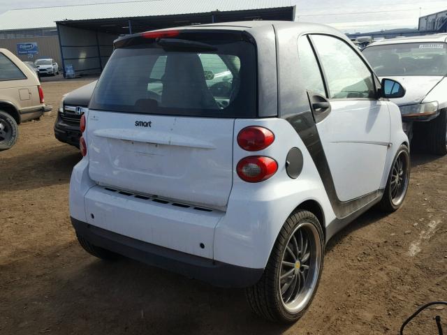 WMEEJ31XX8K199155 - 2008 SMART FORTWO WHITE photo 4