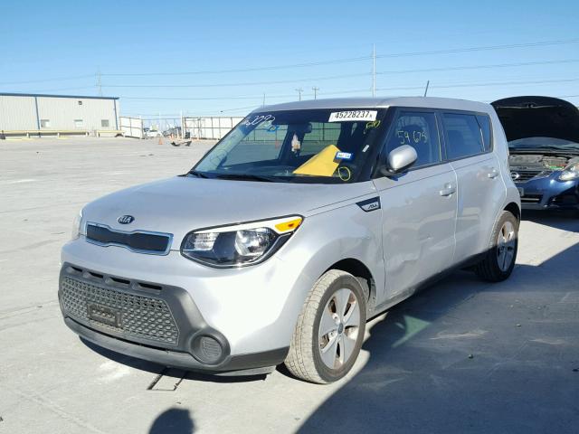 KNDJN2A23F7792680 - 2015 KIA SOUL SILVER photo 2