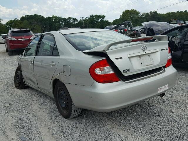 JTDBE32K420026372 - 2002 TOYOTA CAMRY LE SILVER photo 3