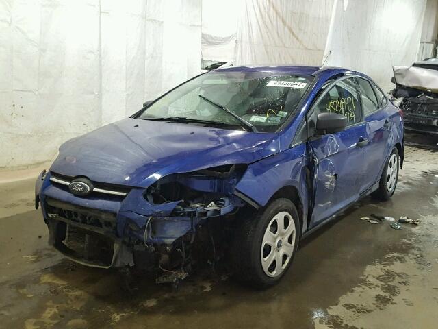 1FAHP3E23CL322943 - 2012 FORD FOCUS S BLUE photo 2