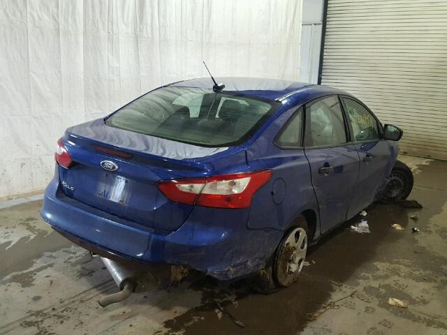 1FAHP3E23CL322943 - 2012 FORD FOCUS S BLUE photo 4