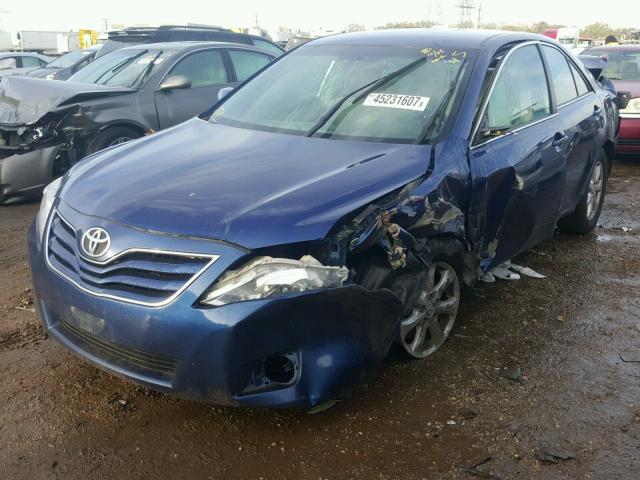 4T1BF3EK6BU700938 - 2011 TOYOTA CAMRY BLUE photo 2