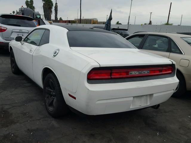 2B3LJ44V09H526677 - 2009 DODGE CHALLENGER WHITE photo 3