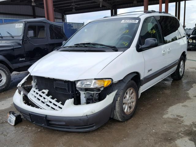 1P4GP45G2XB636100 - 1999 PLYMOUTH VOYAGER SE WHITE photo 2