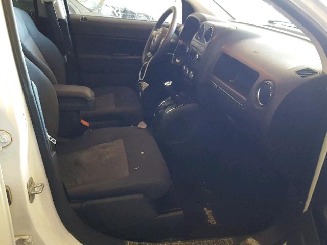 1J4NF1FBXBD222909 - 2011 JEEP COMPASS SP 白色 照片 5