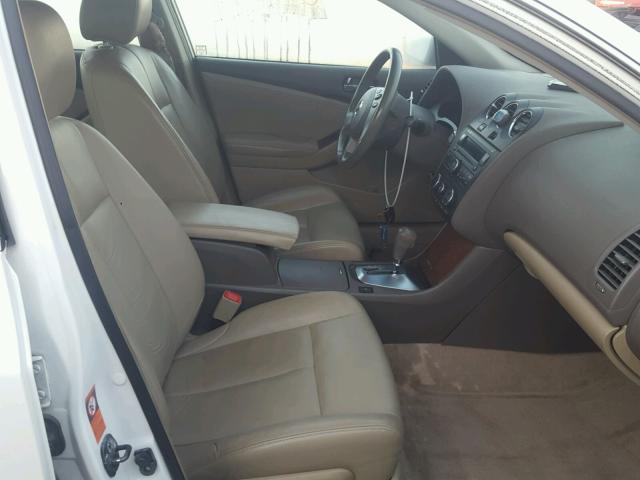 1N4AL21E68C112917 - 2008 NISSAN ALTIMA 2.5 WHITE photo 5