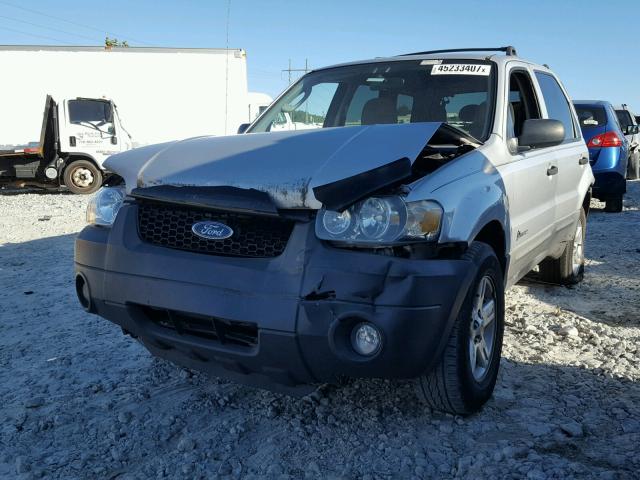 1FMCU95H75KD90719 - 2005 FORD ESCAPE SILVER photo 2