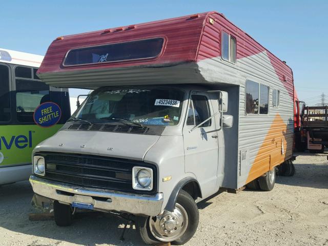 F44CD7V019141 - 1977 DODGE SPORTSMAN GRAY photo 2