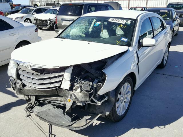 1C3CC5FB9AN207246 - 2010 CHRYSLER SEBRING LI WHITE photo 2