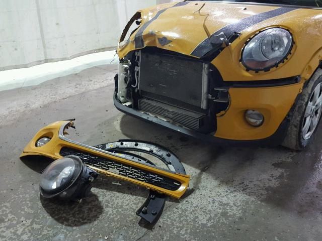 WMWXM5C51F3A04895 - 2015 MINI COOPER YELLOW photo 9