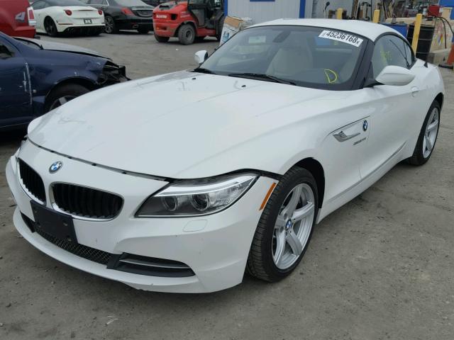 WBALL5C58EJ105635 - 2014 BMW Z4 SDRIVE2 WHITE photo 2