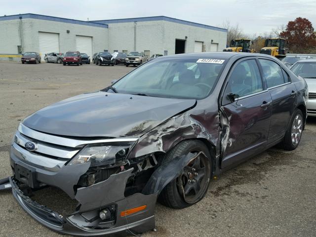 3FAHP0HA1BR191917 - 2011 FORD FUSION SE GRAY photo 2