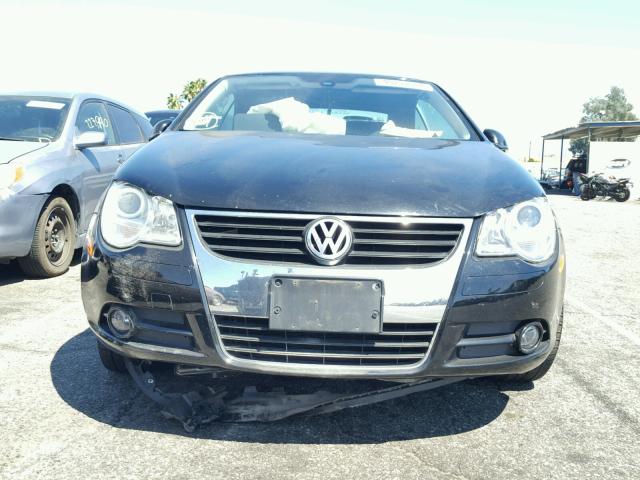 WVWFA71F78V015564 - 2008 VOLKSWAGEN EOS LUX 黑色 照片 9