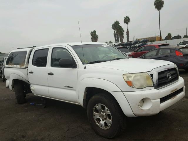 5TELU42N76Z211335 - 2006 TOYOTA TACOMA DOU WHITE photo 1