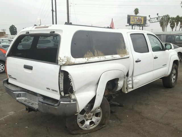 5TELU42N76Z211335 - 2006 TOYOTA TACOMA DOU WHITE photo 4