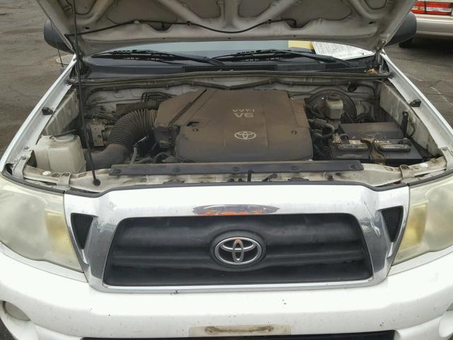 5TELU42N76Z211335 - 2006 TOYOTA TACOMA DOU WHITE photo 7