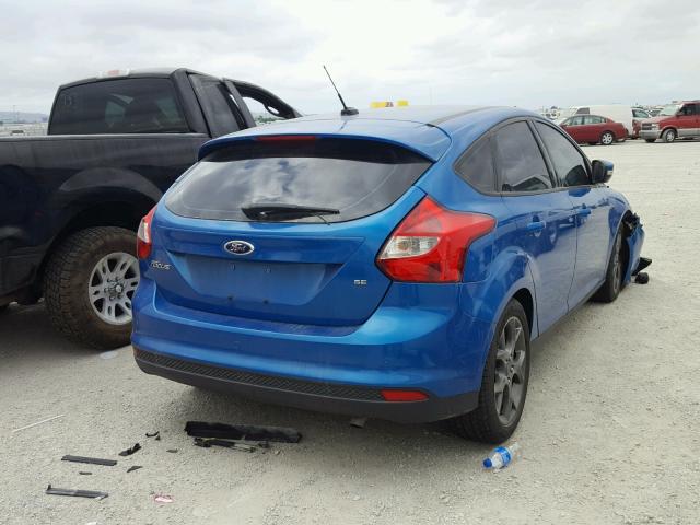 1FADP3K2XEL132207 - 2014 FORD FOCUS SE BLUE photo 4