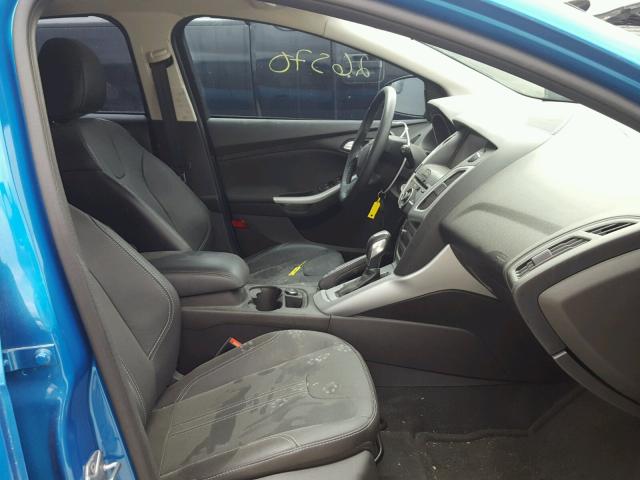 1FADP3K2XEL132207 - 2014 FORD FOCUS SE BLUE photo 5