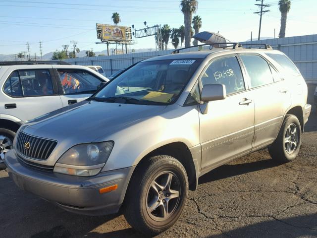 JT6HF10U6X0038327 - 1999 LEXUS RX BEIGE photo 2