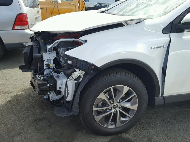 JTMRJREV8JD224656 - 2018 TOYOTA RAV4 HV LE WHITE photo 9