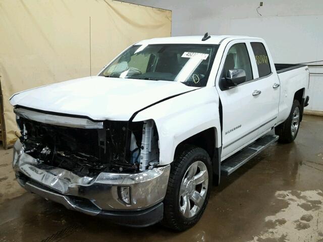 1GCVKSEC0HZ183745 - 2017 CHEVROLET SILVERADO WHITE photo 2