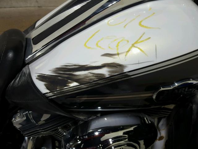 1HD1FC4128Y651097 - 2008 HARLEY-DAVIDSON FLHTCUI WHITE photo 18