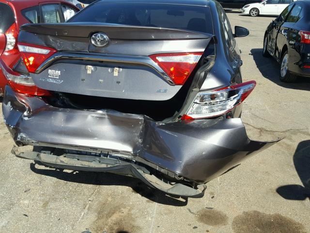 4T1BF1FKXFU951101 - 2015 TOYOTA CAMRY LE GRAY photo 9