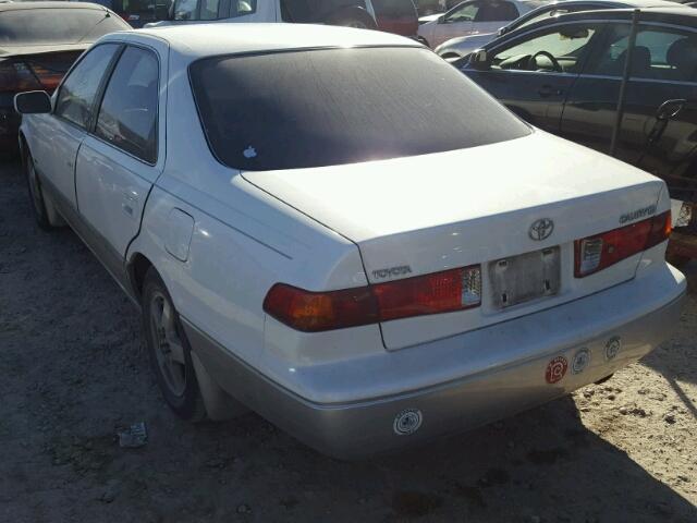 JT2BG22K010590175 - 2001 TOYOTA CAMRY CE WHITE photo 3