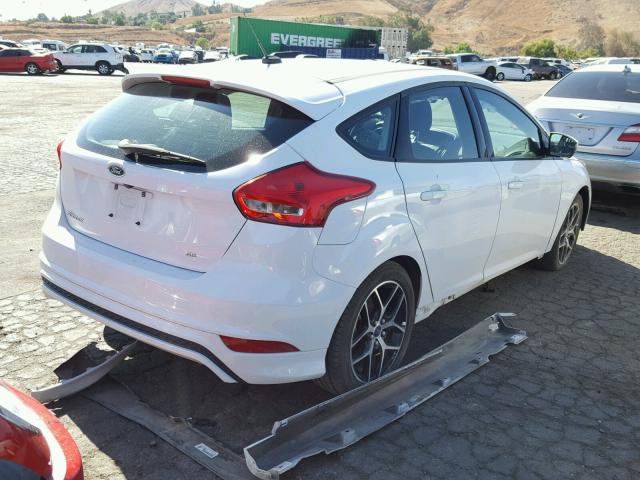 1FADP3K21GL221375 - 2016 FORD FOCUS SE WHITE photo 4