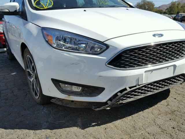 1FADP3K21GL221375 - 2016 FORD FOCUS SE WHITE photo 9