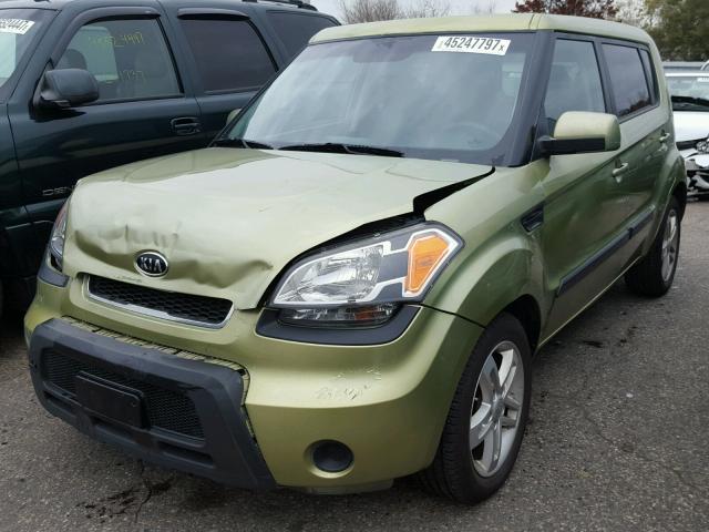 KNDJT2A20B7332831 - 2011 KIA SOUL GREEN photo 2