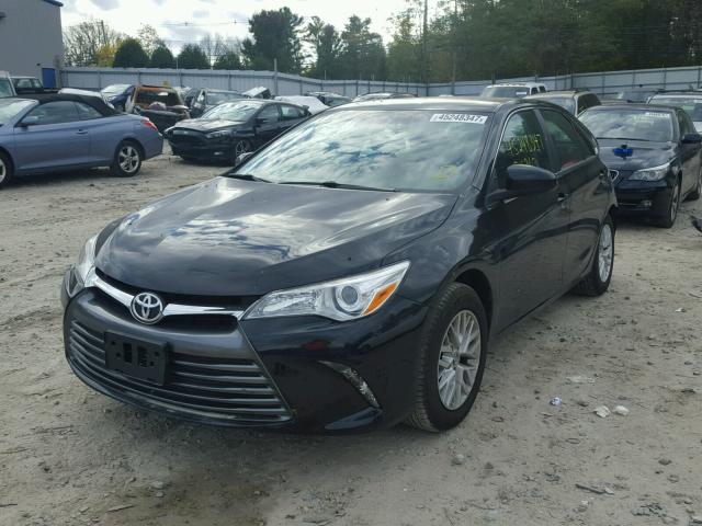 4T1BF1FK6GU239038 - 2016 TOYOTA CAMRY LE შავი ფოტო 2