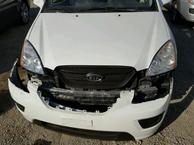 KNAFG529497274494 - 2009 KIA RONDO BASE WHITE photo 9