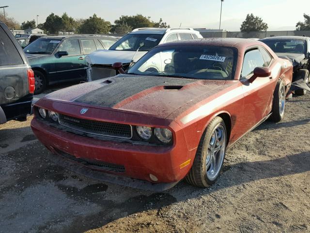 2B3CJ4DV3AH142686 - 2010 DODGE CHALLENGER RED photo 2