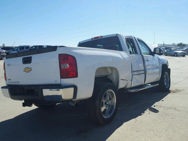 1GCSCSE08AZ123207 - 2010 CHEVROLET SILVERADO WHITE photo 4