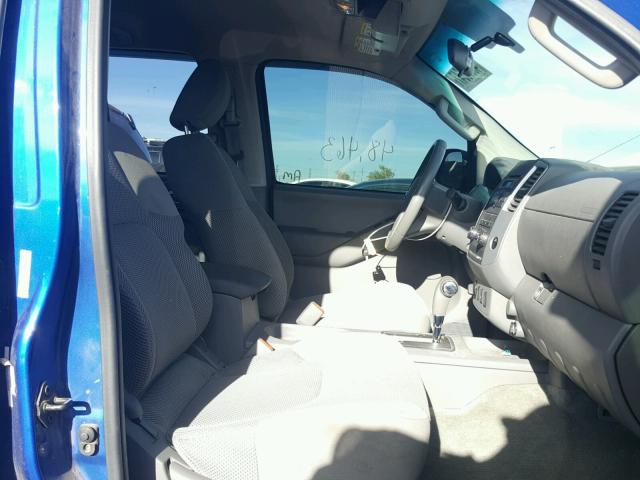 1N6AD0EV6CN700963 - 2012 NISSAN FRONTIER S BLUE photo 5