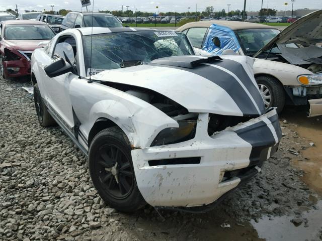 1ZVFT80N465157146 - 2006 FORD MUSTANG WHITE photo 1