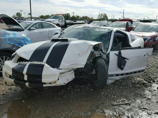 1ZVFT80N465157146 - 2006 FORD MUSTANG WHITE photo 2