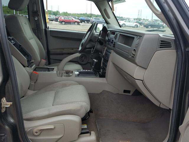 1J8HG48K16C313859 - 2006 JEEP COMMANDER GRAY photo 5