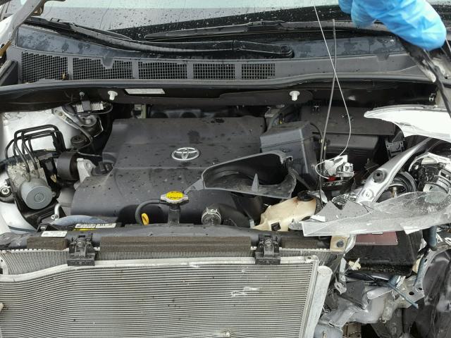 5TDJK3DC9FS097581 - 2015 TOYOTA SIENNA LE SILVER photo 7