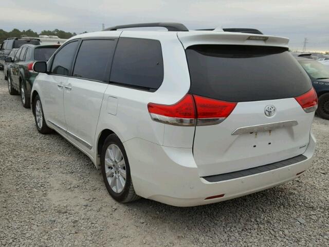 5TDYK3DC8DS287819 - 2013 TOYOTA SIENNA WHITE photo 3