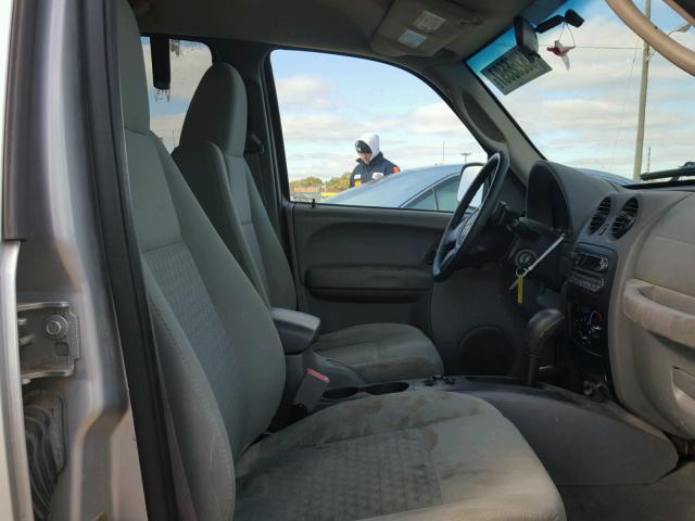 1J4GL48KX6W266192 - 2006 JEEP LIBERTY SP SILVER photo 5