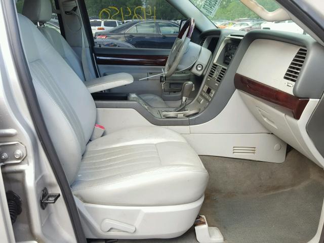 5LMEU68H05ZJ09951 - 2005 LINCOLN AVIATOR 银色 照片 5