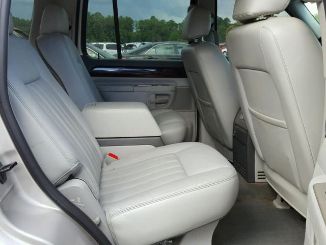 5LMEU68H05ZJ09951 - 2005 LINCOLN AVIATOR 银色 照片 6