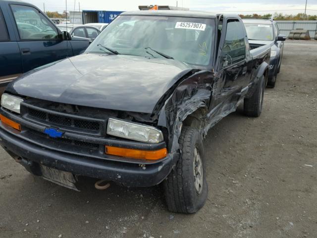 1GCCT19W528153107 - 2002 CHEVROLET S TRUCK S1 BLACK photo 2