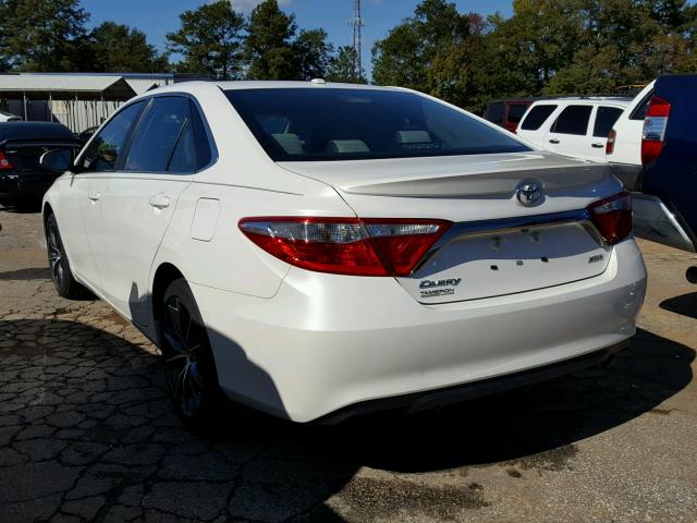 4T1BF1FK5FU893642 - 2015 TOYOTA CAMRY LE თეთრი ფოტო 3