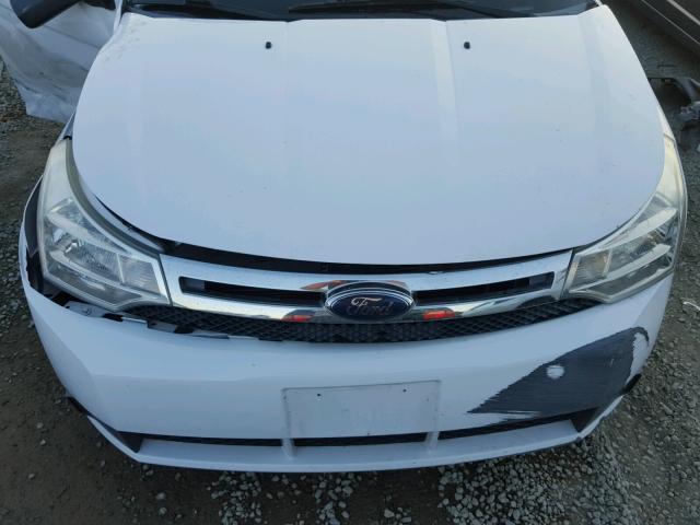 1FAHP33N18W196276 - 2008 FORD FOCUS SE WHITE photo 7