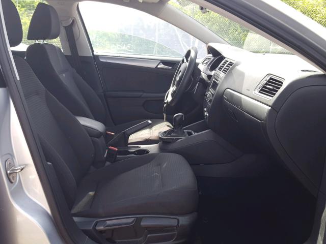 3VWD17AJ8FM251477 - 2015 VOLKSWAGEN JETTA SE SILVER photo 5