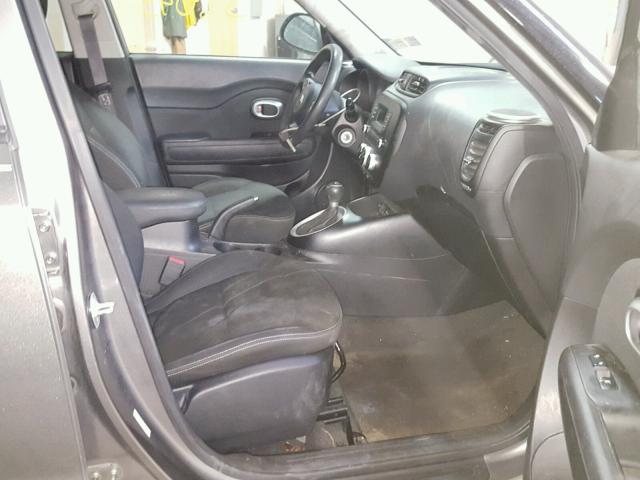 KNDJN2A28E7054873 - 2014 KIA SOUL GRAY photo 5