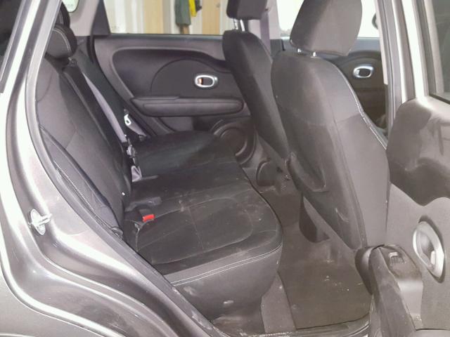 KNDJN2A28E7054873 - 2014 KIA SOUL GRAY photo 6